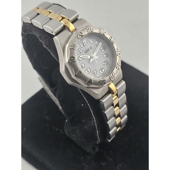 Rare Guess Quartz Watch Ladies Great Condition Glows Rotating Bezel New Battery main image 6